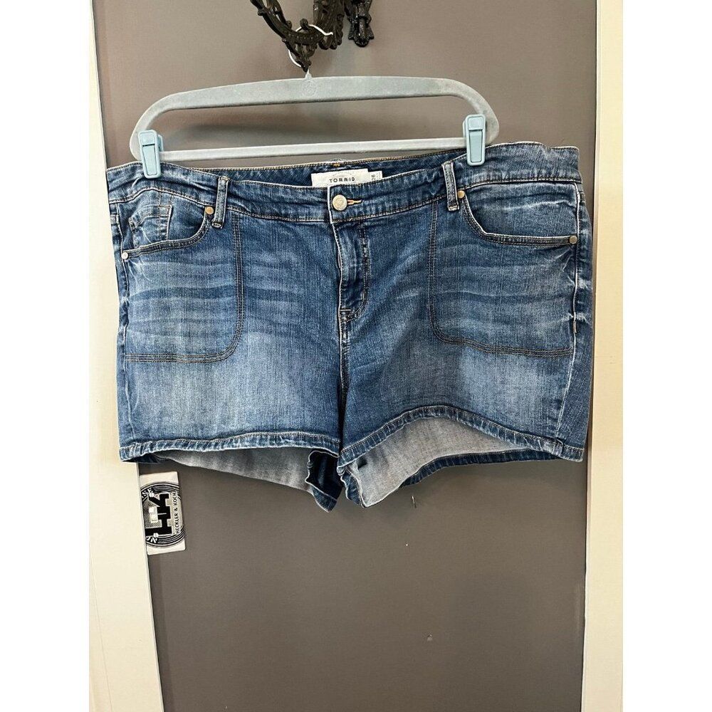Torrid size 26 blue Jean shorts 3” inseam